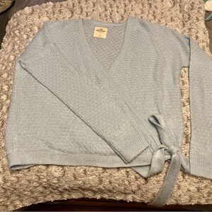 Hollister Size Large Sweater with bow